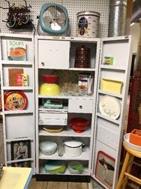 Fill your cabinets with cute vintage style