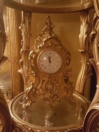 Gold medal clock antique which cherubs