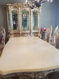 Italian style table with 8 chairs and China cabinet in great condition