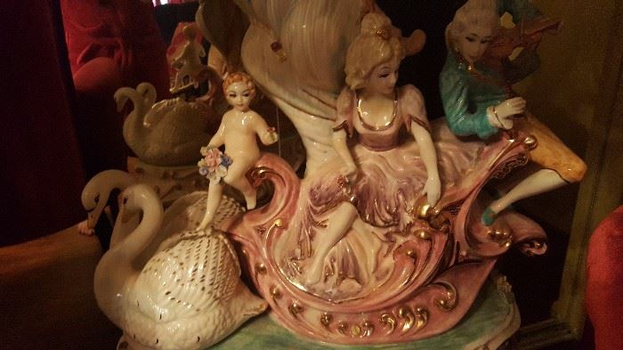 Capodimonte large lamp porcelain figurines in great condition