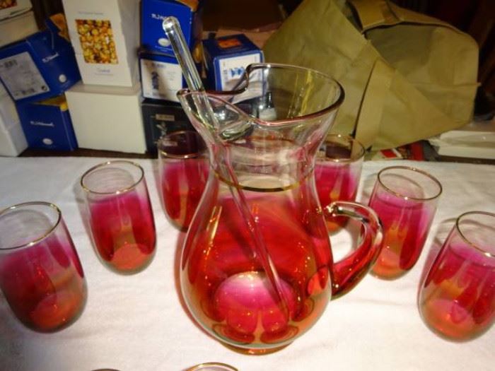 Beautiful Red Pitcher and glasses    https://ctbids.com/#!/description/share/25633