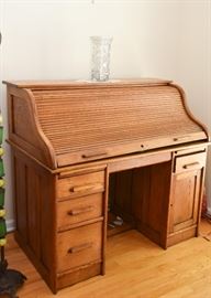 Antique Oak Roll-Top Desk (approx. 50" L x 28" W x 45" H)