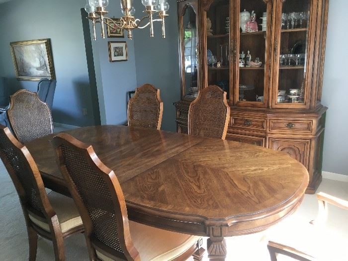 This gives you a better view of the dining table and chairs -- great condition -- no -- excellent!