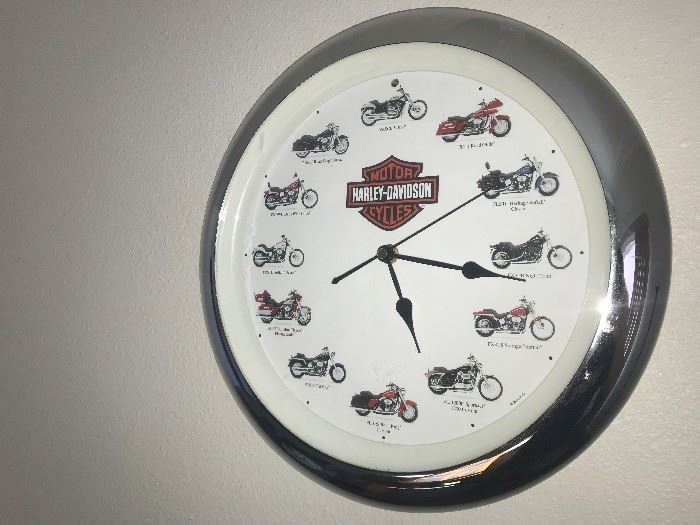 Several pieces of Harley-Davidson collectibles!  