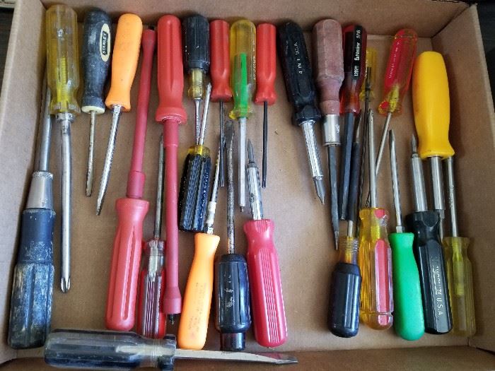Approx 27 Assorted Screwdrivers