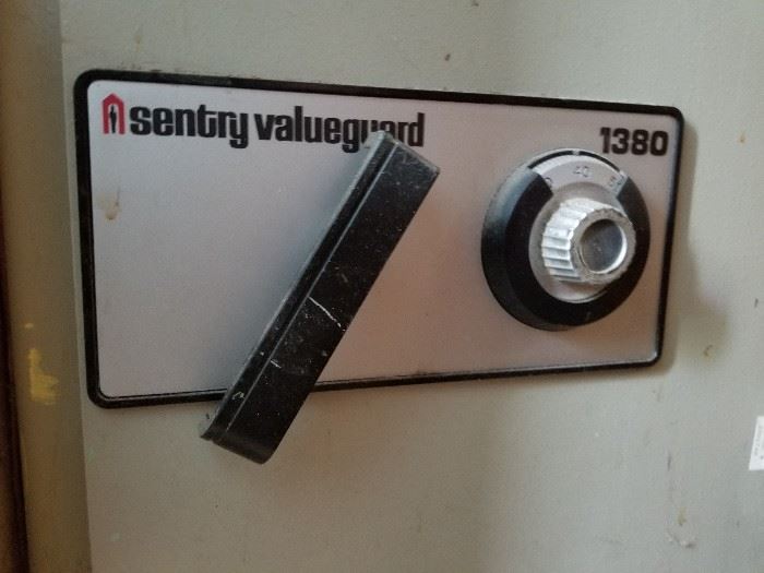 Century Valueguard 1380 Fire Resistant Combination Safe
