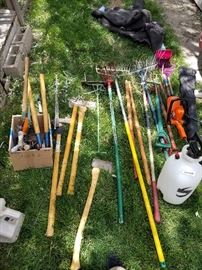 Lot of approximately 30 lawn tools