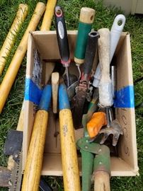 Lot of approximately 30 lawn tools