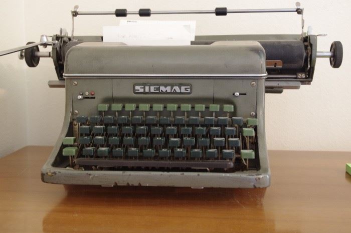 Vintage Sicmag Typewriter