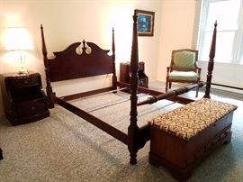 queen anne 4 poster bed queen size $325