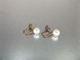 10K Yellow Gold Pearl Screw Back Earrings
