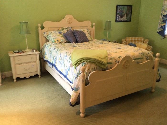 lovely queen size bed and matching night stands. Bed sold separately from bedding and nightstands