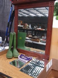 Large Mirror, Small mirrors