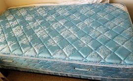 Twin Bed in clean condition (Pre-sale Available)