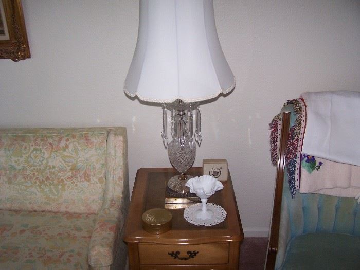 ONE OF A PAIR OF FRENCH PROVINCIAL LAMP TABLES, ONE OF A PAIR OF CRYSTAL PRISM LAMPS & SMALLS