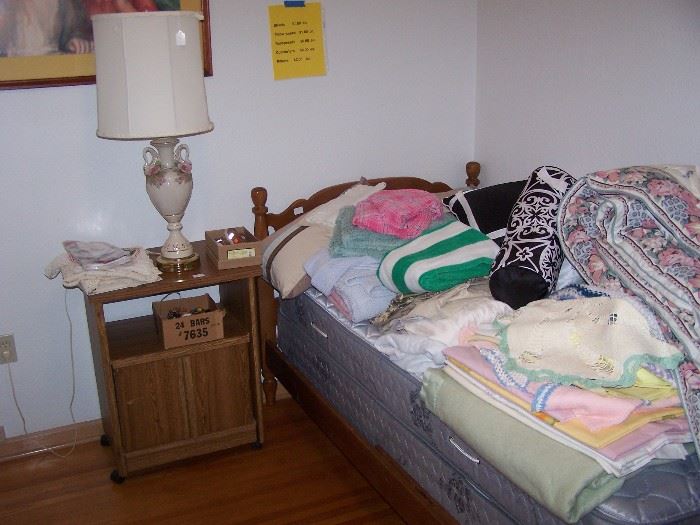 MAPLE TWIN BED, BEDDING & MORE