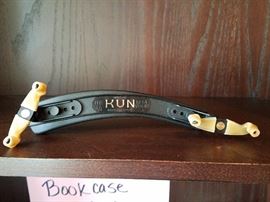 Kun violin rest