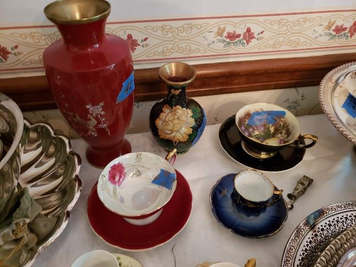 Lots of cups and saucers; lacquerware vase, and cloisonne vase