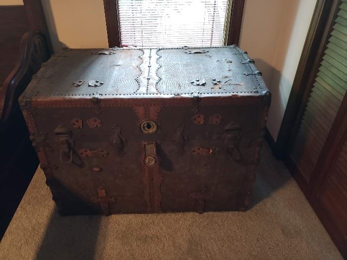 A flat top trunk with unusual design on top 