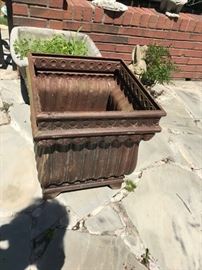 #67 18x18x18 iron pots (4) $100 HEAVY $400.00