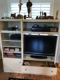 31" TV AND MEDIA CENTER