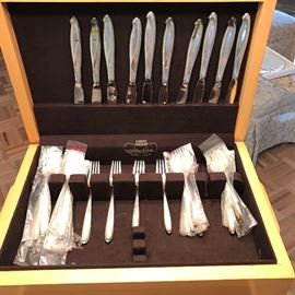 REED & BARTON STERLING FLATWARE (1960'S)    SERVICE FOR 10