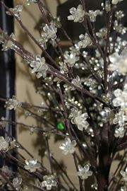 a pretty tree in the dining room that the flowers light up.