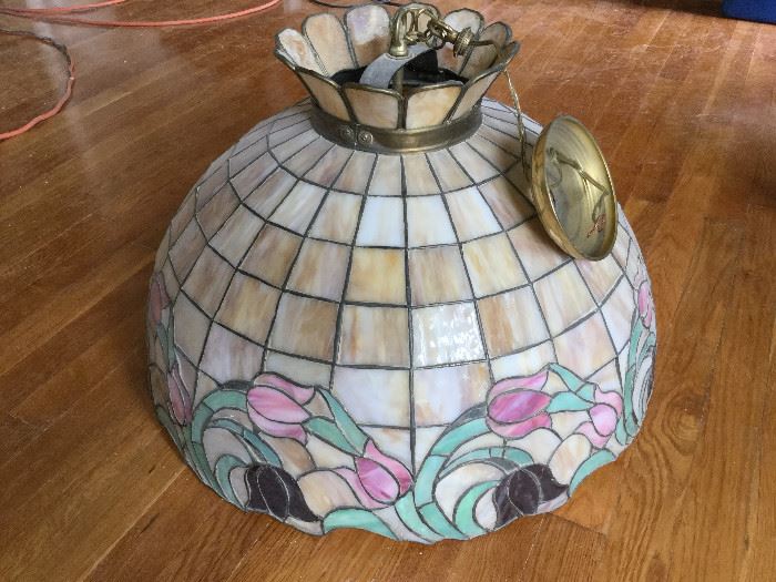 Tiffany-Style Hanging Light http://www.ctonlineauctions.com/detail.asp?id=726924