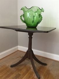 Folding Wood Table with Carnival Glass Vase    http://www.ctonlineauctions.com/detail.asp?id=726961