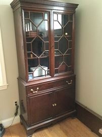 Vintage Wood Bookcase       http://www.ctonlineauctions.com/detail.asp?id=726984  