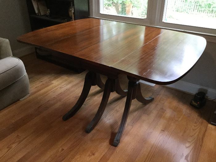Solid Wood Dining Table with 3 Leaves       http://www.ctonlineauctions.com/detail.asp?id=727009