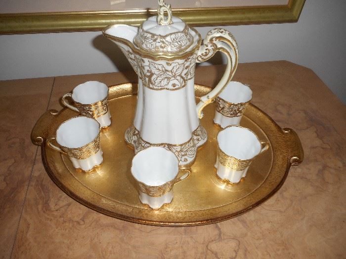 Nippon Chocolate Pot with six cups. In beautiful condition. 