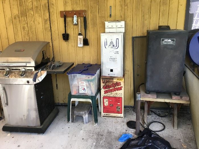 BBQ Grill and Smokers