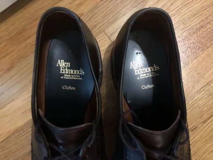 Like New men’s Allen Edmond’s Clifton cap toe dress shoe.  Size 9 1/2”