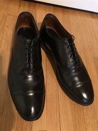 Barely worn men’s Allen Edmonds Park Avenue cap toe dress shoe.  Size 9 1/2