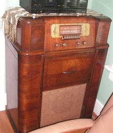 Vintage Silvertone radio record player - radio works, record player needs needle cartridge head