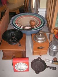 Pyrex bowl set; coffee grinders