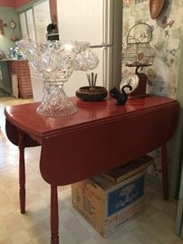 Kitchen drop leaf table