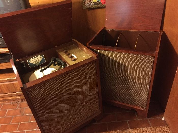 Groovy retro solid mahogany stereo; restore or repurpose!