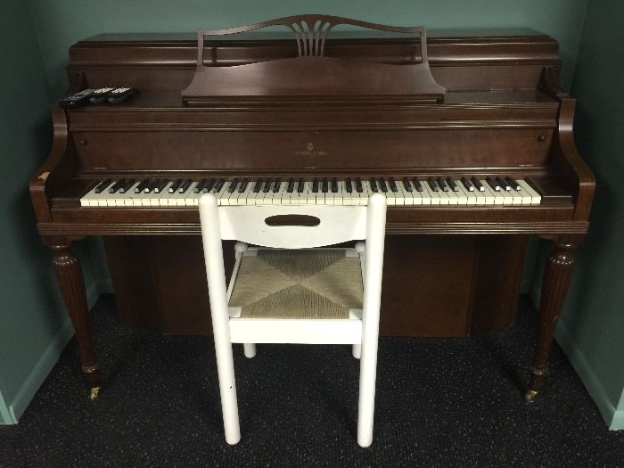 82. Steinway & Sons Upright Piano R606 AS IS (59'' x 24'' x 43'')