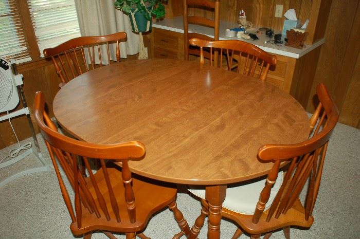Dining room table/4 chairs