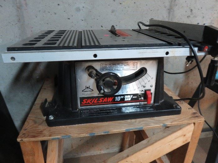 10" table saw by Skil. Comes with wooden table