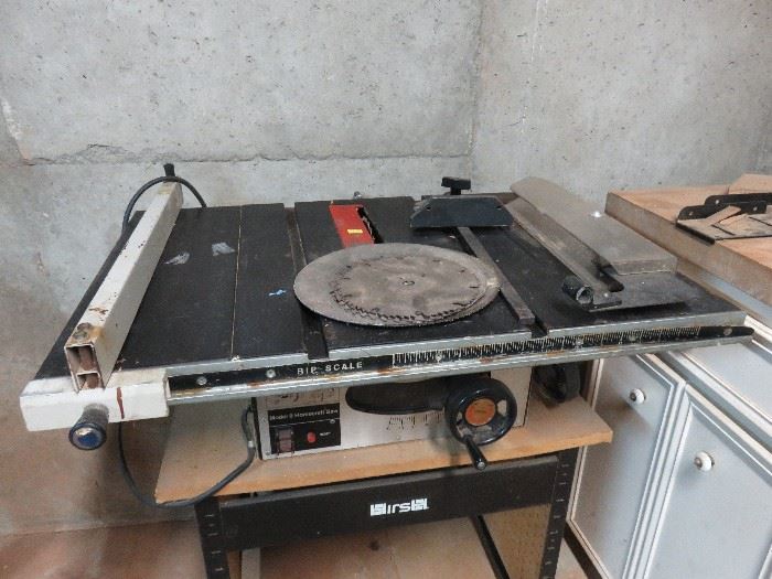 Table saw. Comes with stand