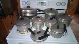 Flavo Seal Aluminum set of pots.