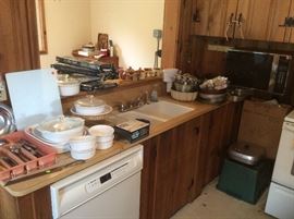Corning Ware, Pyrex, baking pans