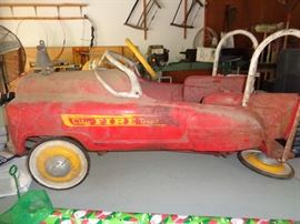 love this pedal car, needs a little repair and a good cleaning