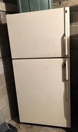 20.6 cu ft Refrigerator
