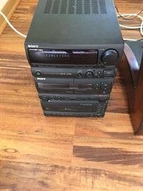 SONY AM/FM radio with speakers (CD not working)