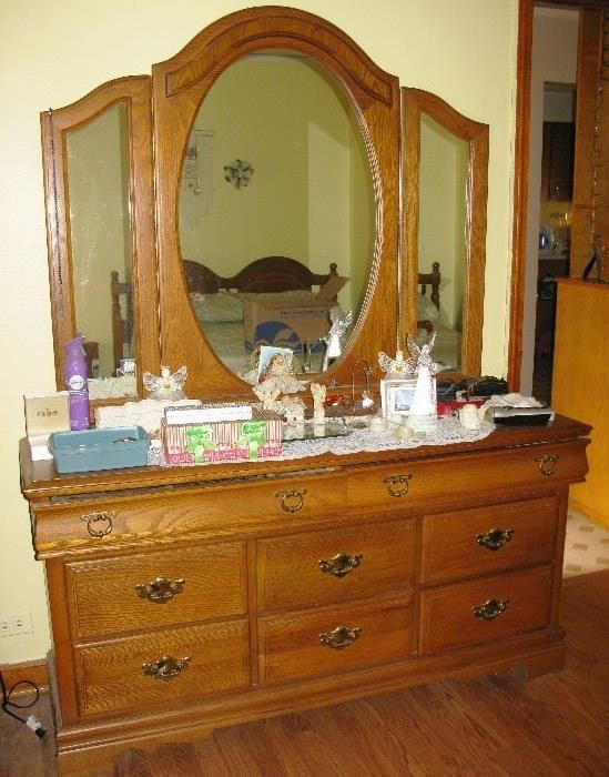 oak dresser with mirror   BUY IT NOW $ 125.00