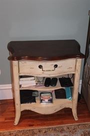 DOMAIN NIGHT STAND/SIDE TABLE